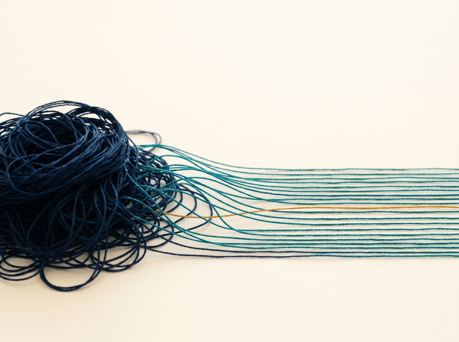 Tangled navy threads untangling into orderly parallel teal lines — from AI confusion to clarity